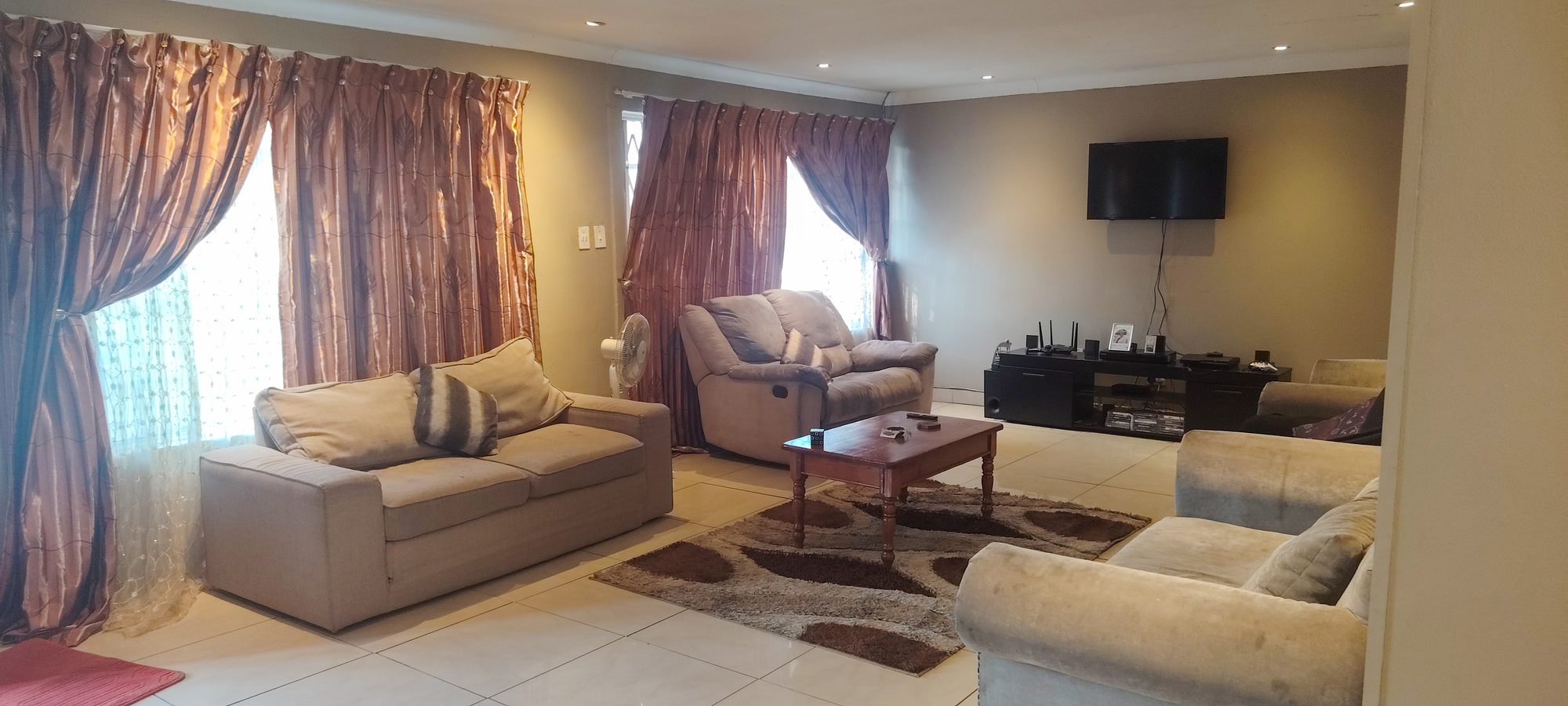 Spacious 4-Bedroom Family Home with Pool, Built-in Braai & Ample Parking — image 4