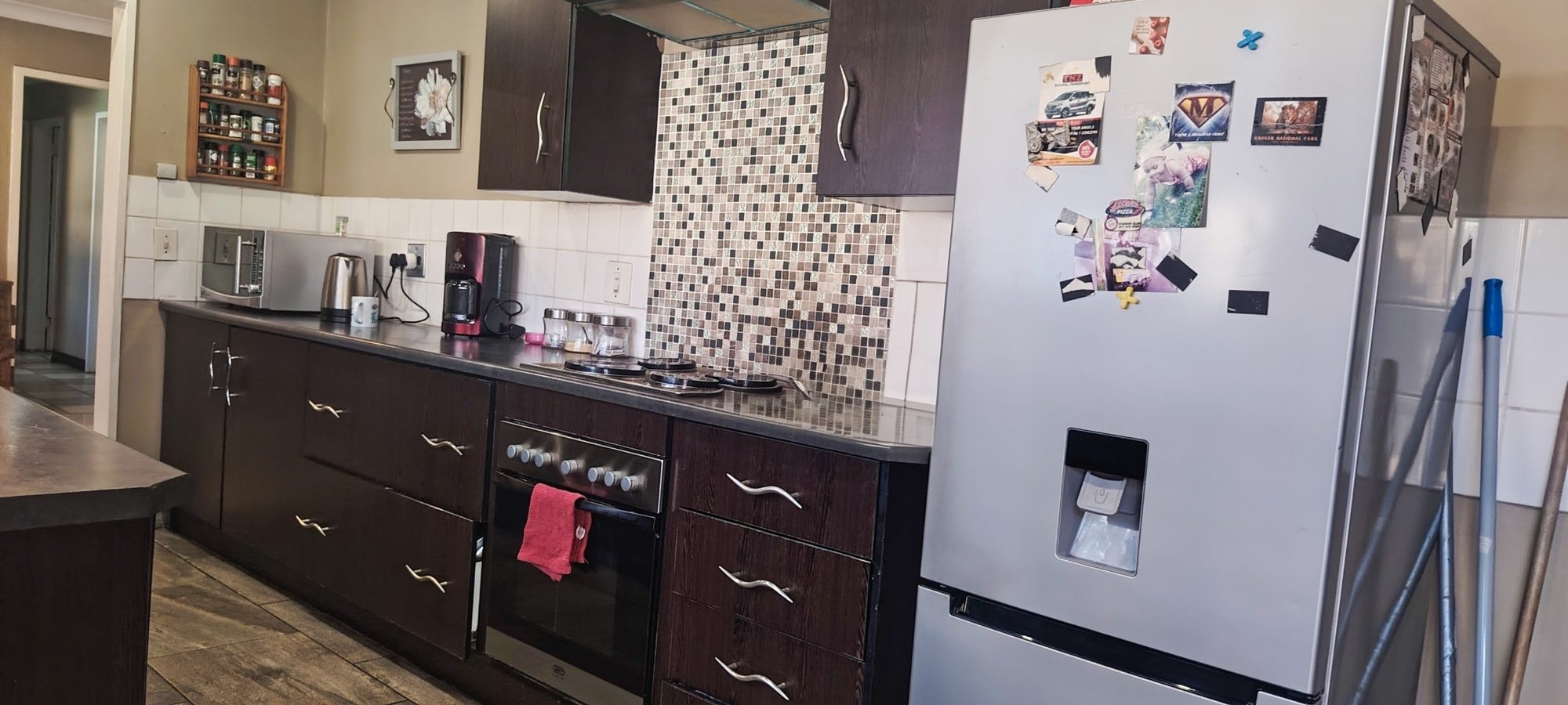 Spacious 4-Bedroom Family Home with Pool, Built-in Braai & Ample Parking — image 12