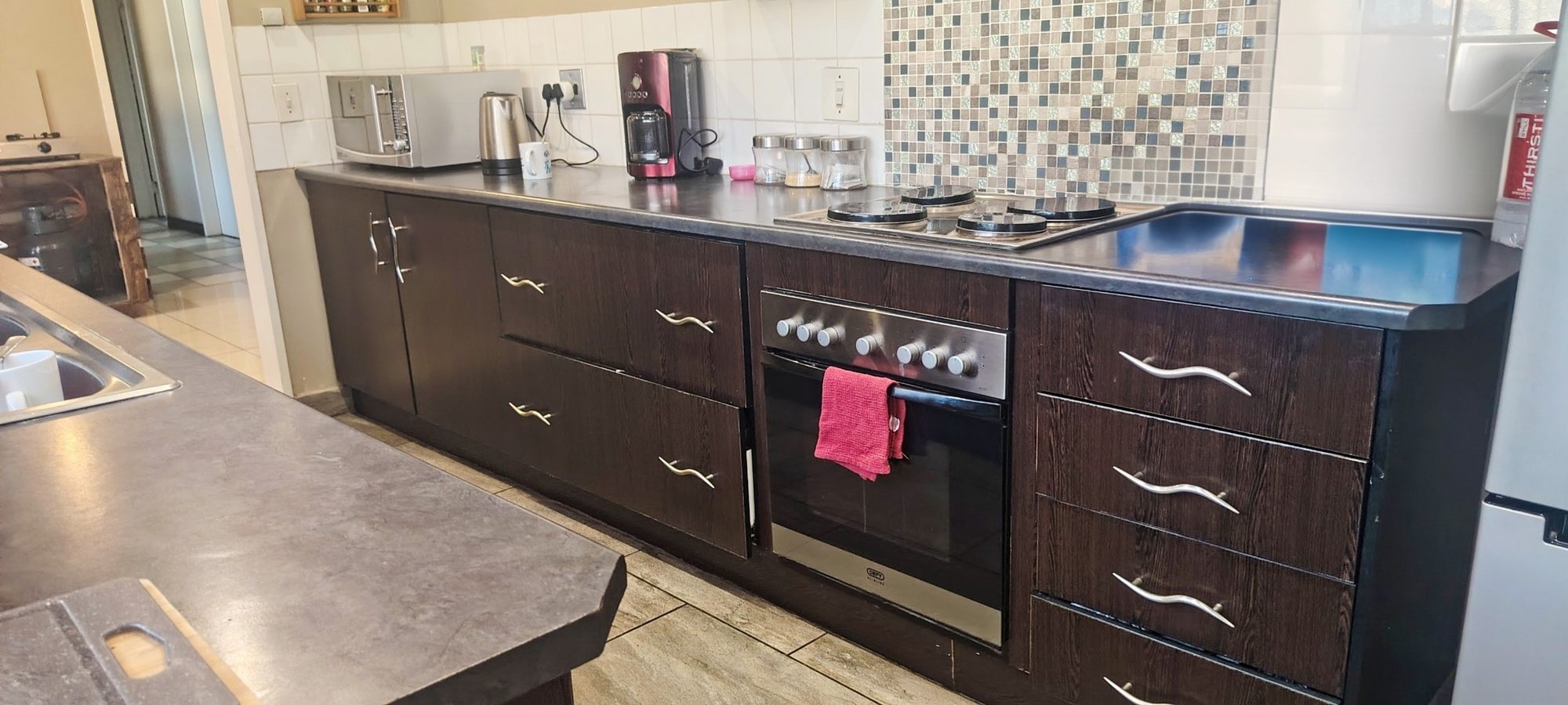 Spacious 4-Bedroom Family Home with Pool, Built-in Braai & Ample Parking — image 14