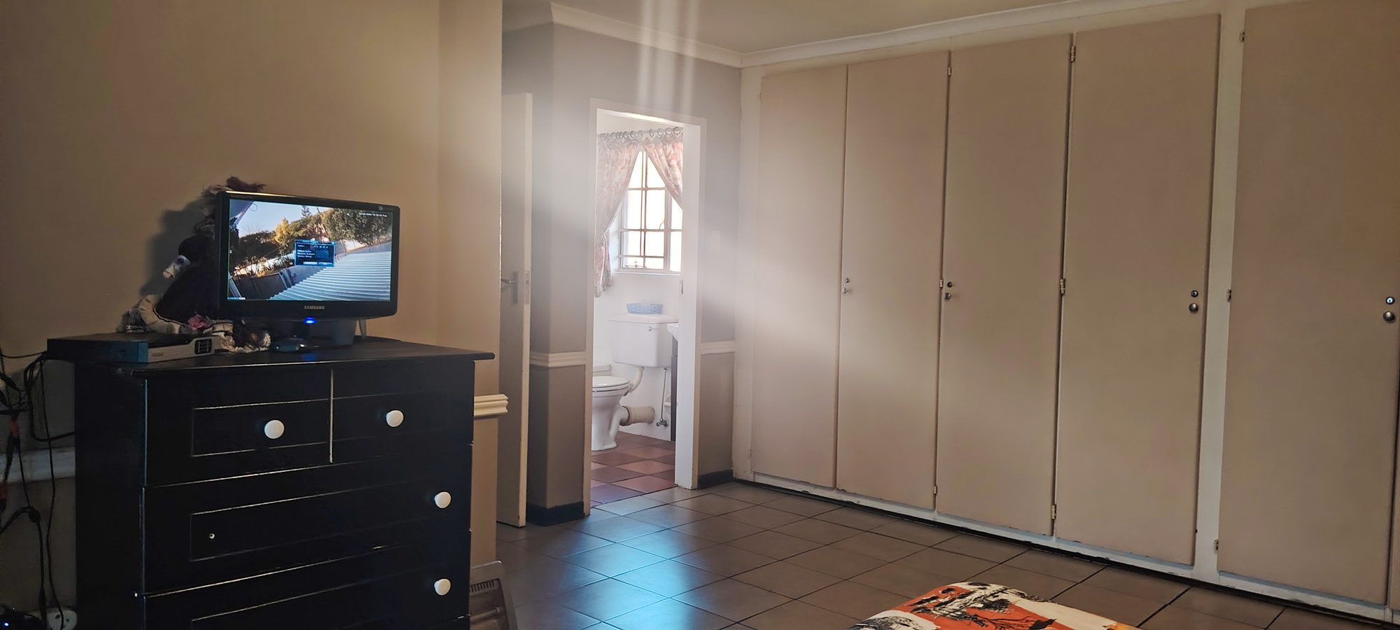 Spacious 4-Bedroom Family Home with Pool, Built-in Braai & Ample Parking — image 30