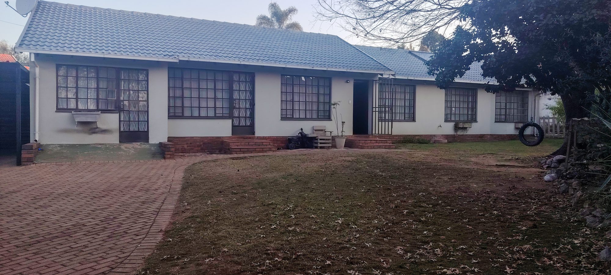 Spacious 4-Bedroom Family Home with Pool, Built-in Braai & Ample Parking — image 39