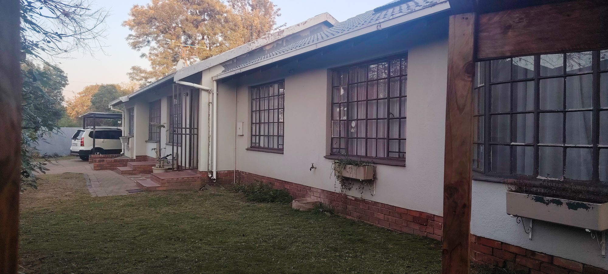 Spacious 4-Bedroom Family Home with Pool, Built-in Braai & Ample Parking — image 40