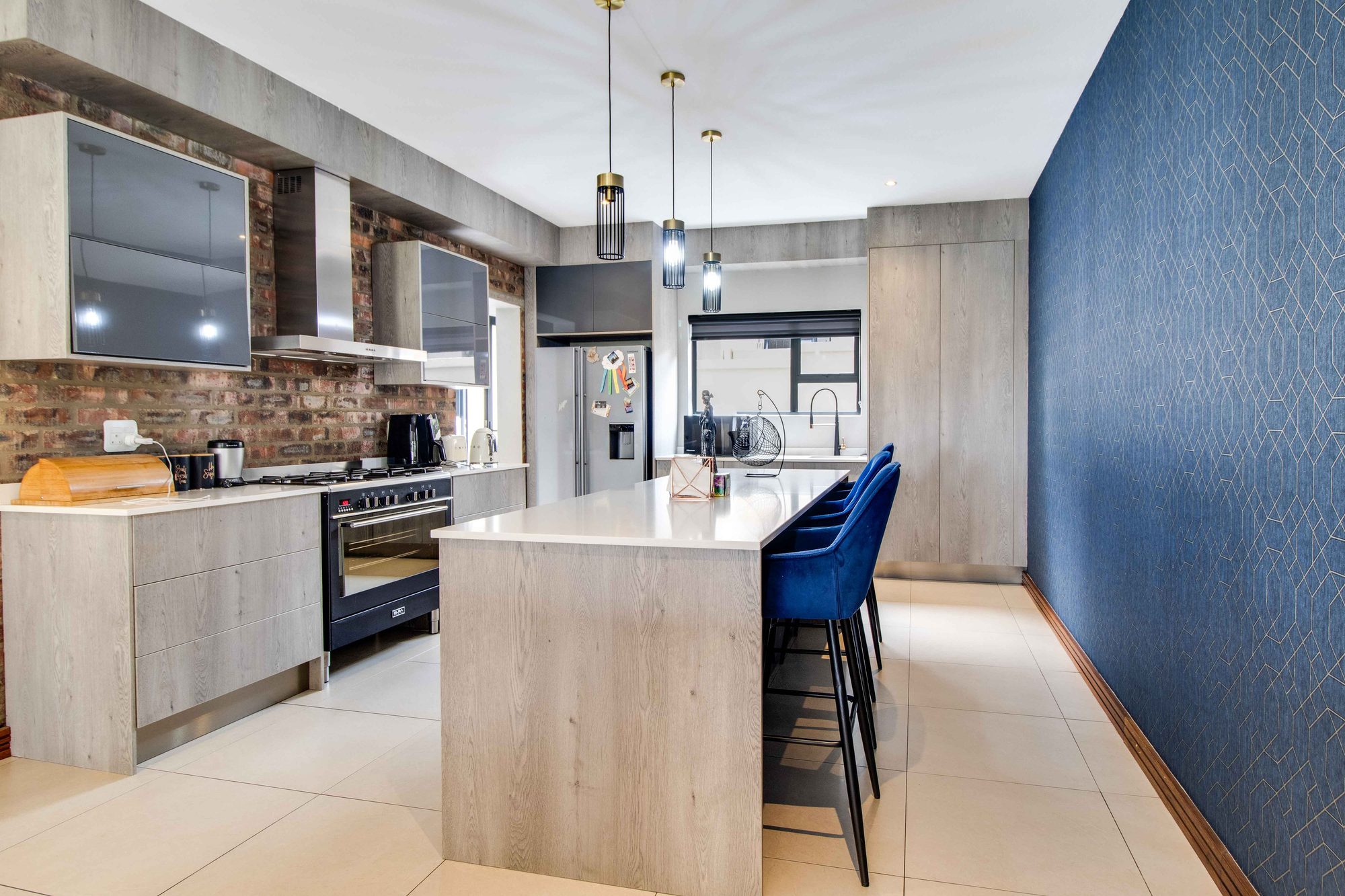 Elegant 3-Bedroom Family Home with Pool in Villa Conesa Estate, Homes Haven — image 3