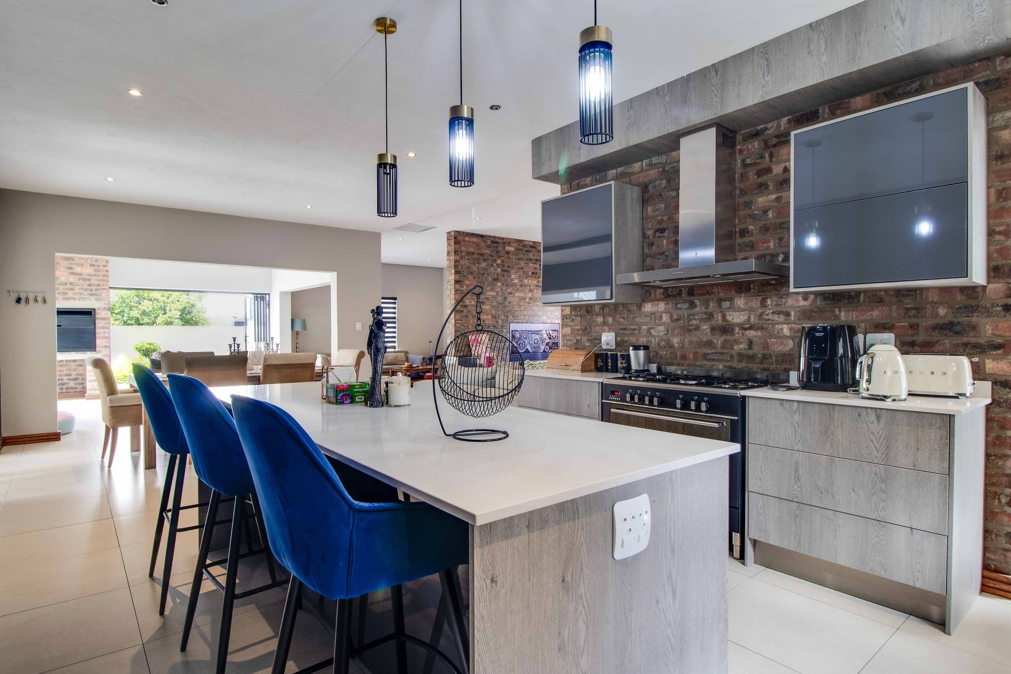Elegant 3-Bedroom Family Home with Pool in Villa Conesa Estate, Homes Haven — image 2