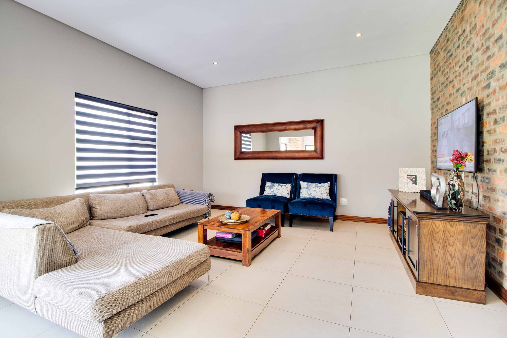 Elegant 3-Bedroom Family Home with Pool in Villa Conesa Estate, Homes Haven — image 14
