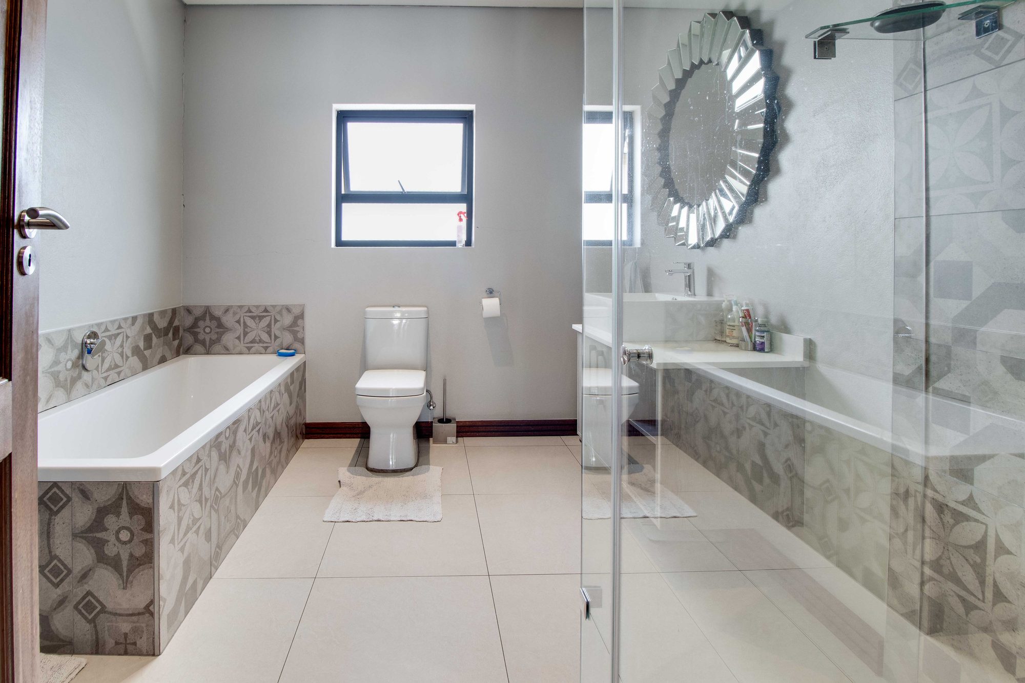 Elegant 3-Bedroom Family Home with Pool in Villa Conesa Estate, Homes Haven — image 28