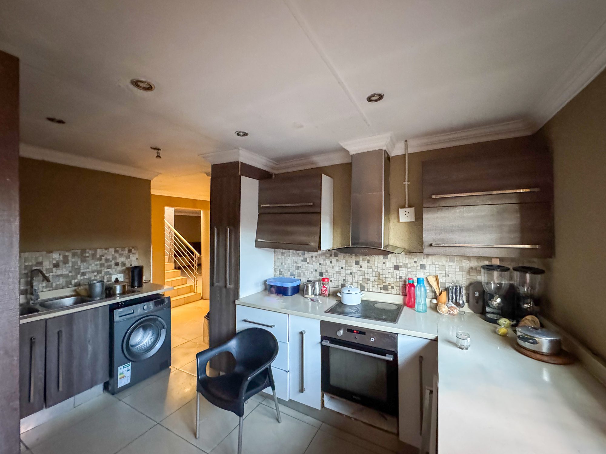 Spacious 4-Bedroom Family Home with Balconies, Study & Double Garage in Protea Glen Ext 11 — image 4