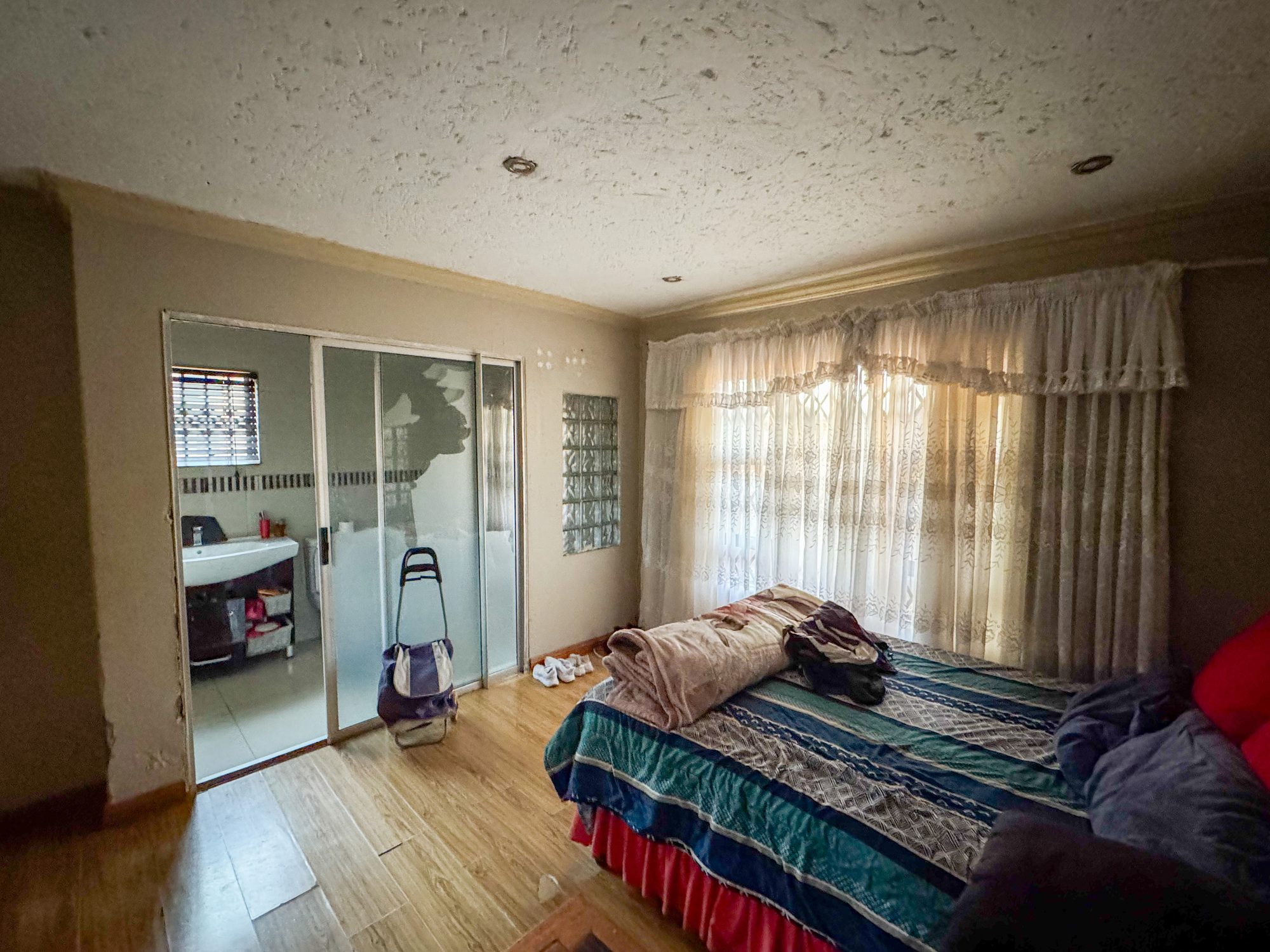 Spacious 4-Bedroom Family Home with Balconies, Study & Double Garage in Protea Glen Ext 11 — image 13