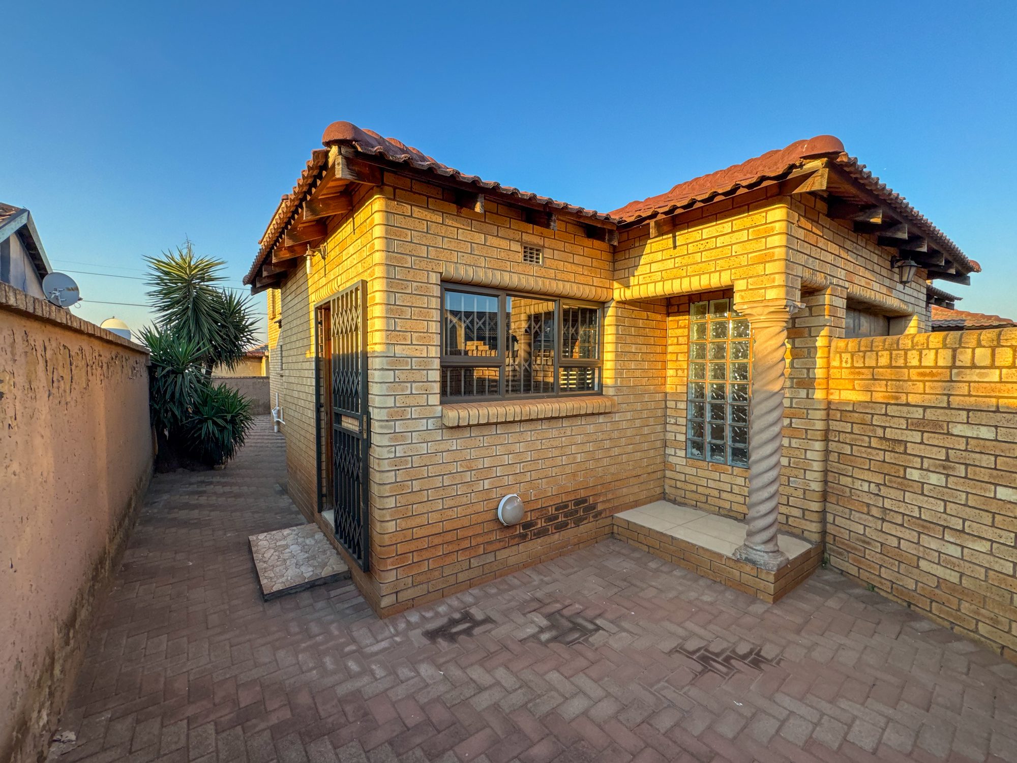 Spacious 4-Bedroom Family Home with Balconies, Study & Double Garage in Protea Glen Ext 11 — image 15