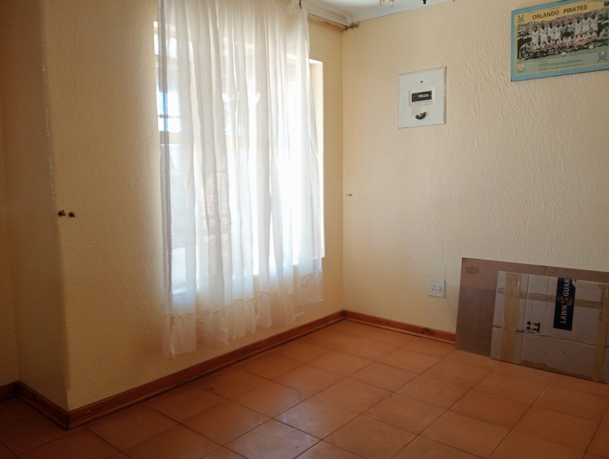 3 Bedroom Family Home for Sale in a Prime Location in HillsView, Kagiso — image 15