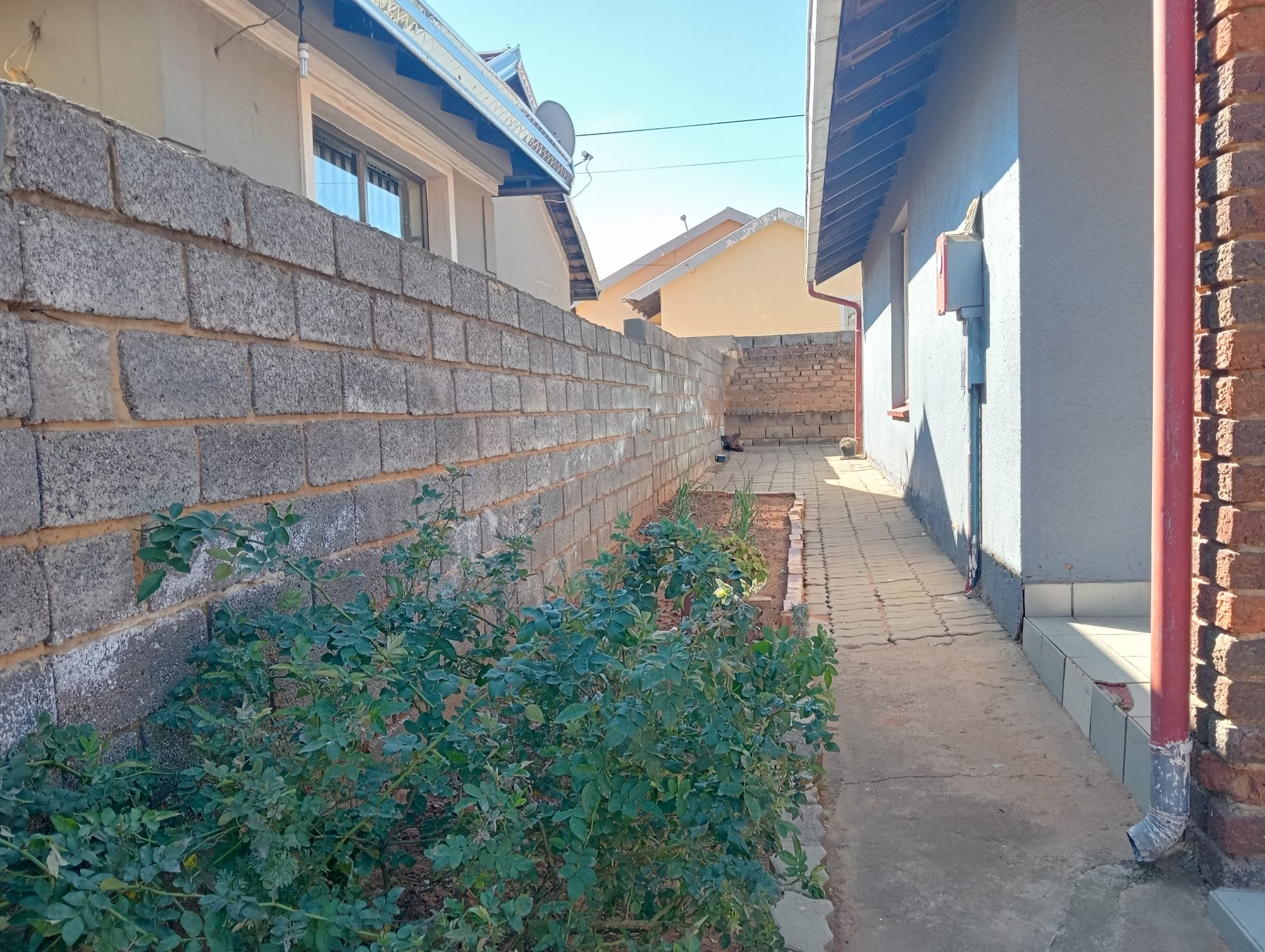 3 Bedroom Family Home for Sale in a Prime Location in HillsView, Kagiso — image 20
