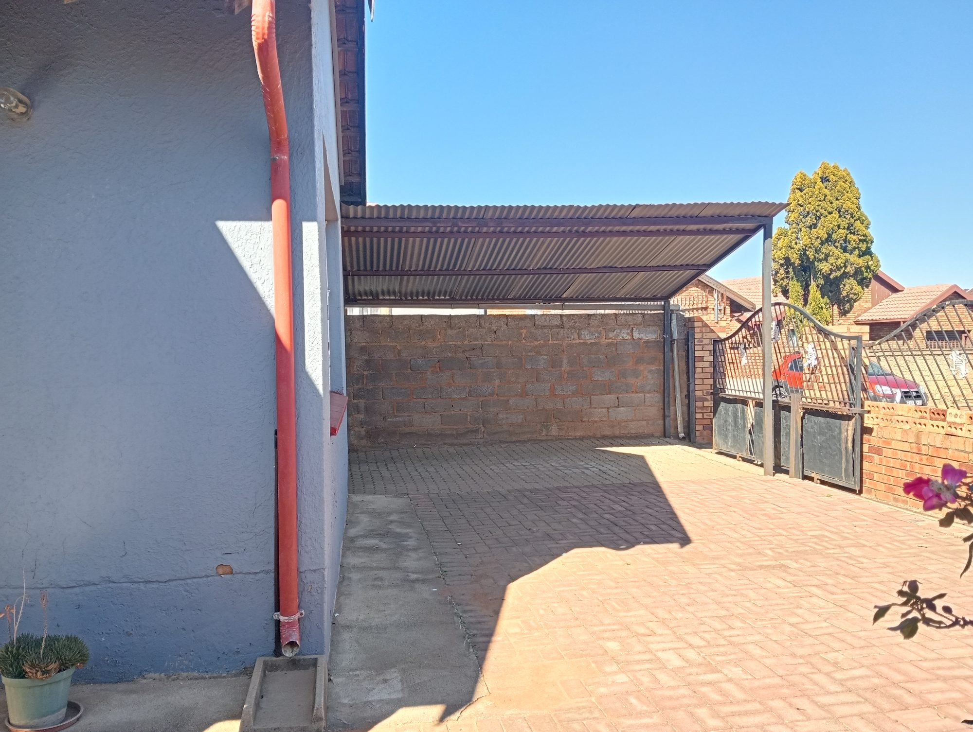 3 Bedroom Family Home for Sale in a Prime Location in HillsView, Kagiso — image 21