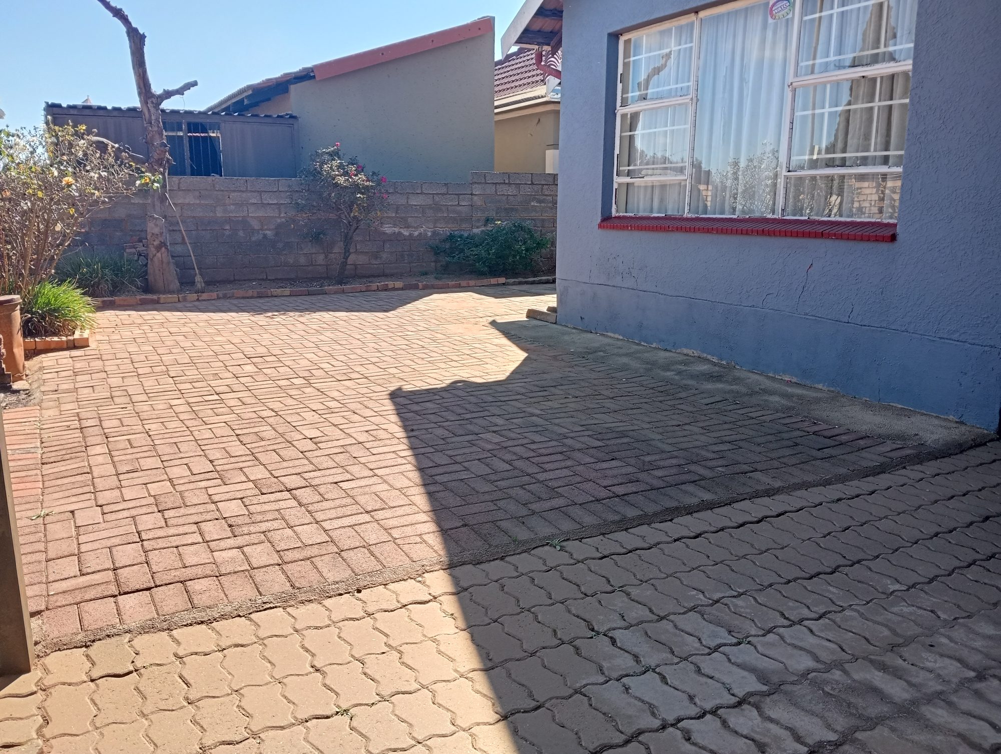 3 Bedroom Family Home for Sale in a Prime Location in HillsView, Kagiso — image 2