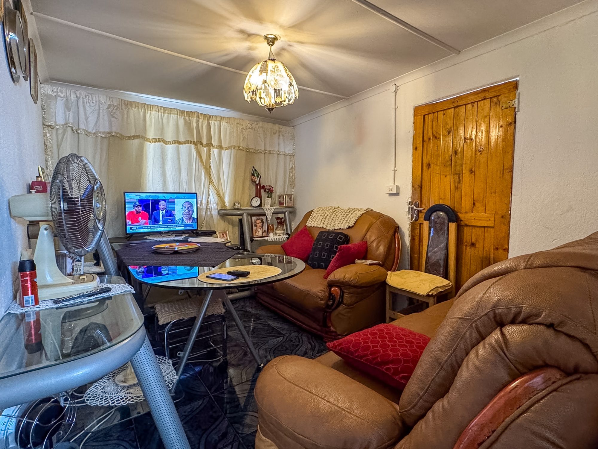 Investment Opportunity with 3 Outside Rooms for Sale in Jabavu (White City), Soweto — image 7