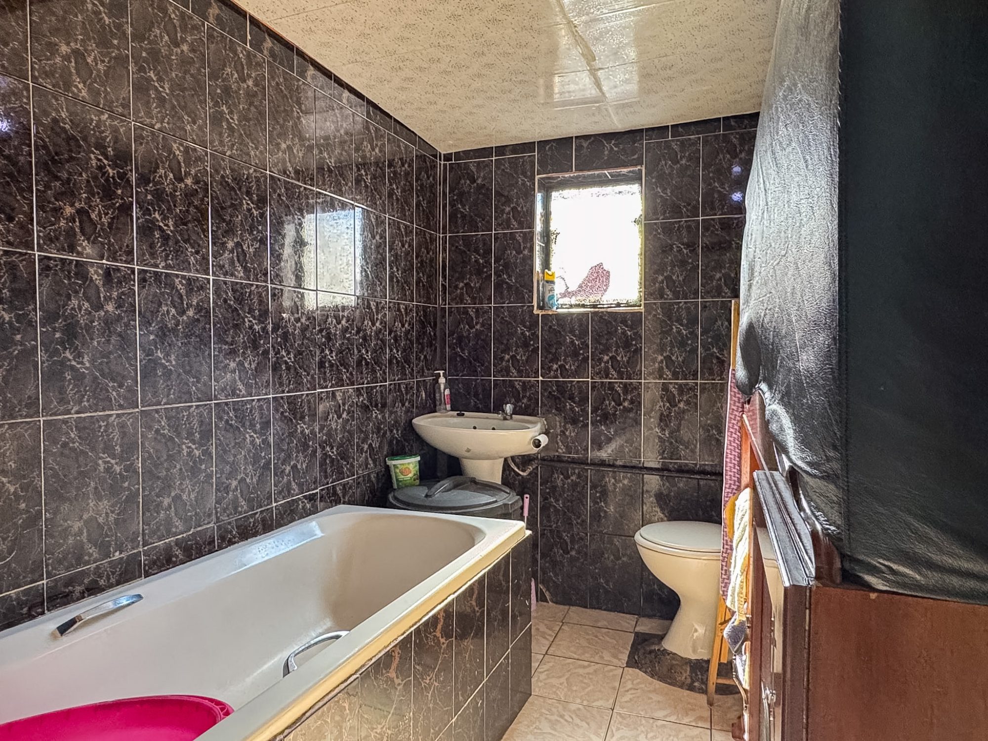 Investment Opportunity with 3 Outside Rooms for Sale in Jabavu (White City), Soweto — image 9