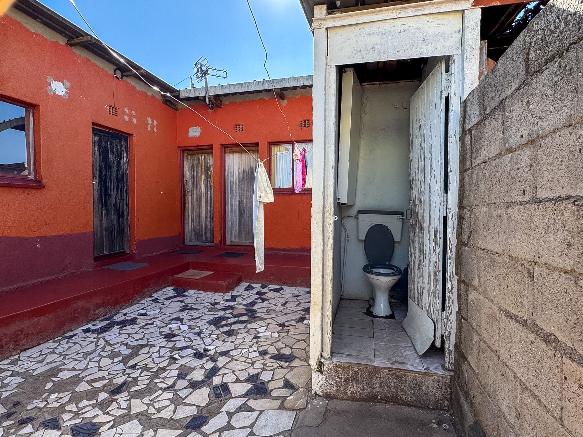 Investment Opportunity with 3 Outside Rooms for Sale in Jabavu (White City), Soweto — image 14