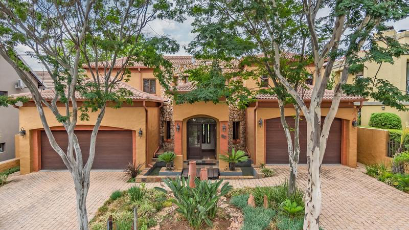 5 Bedroom House For Sale in Featherbrooke Estate, Krugersdorp