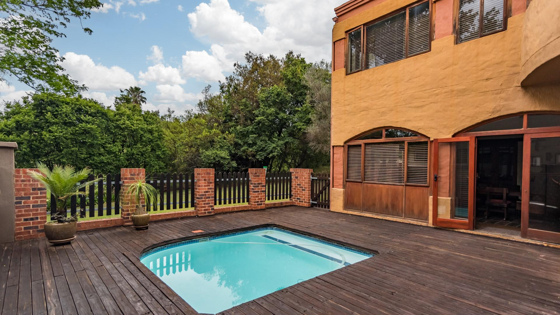 5 Bedroom House For Sale in Featherbrooke Estate, Krugersdorp — image 3