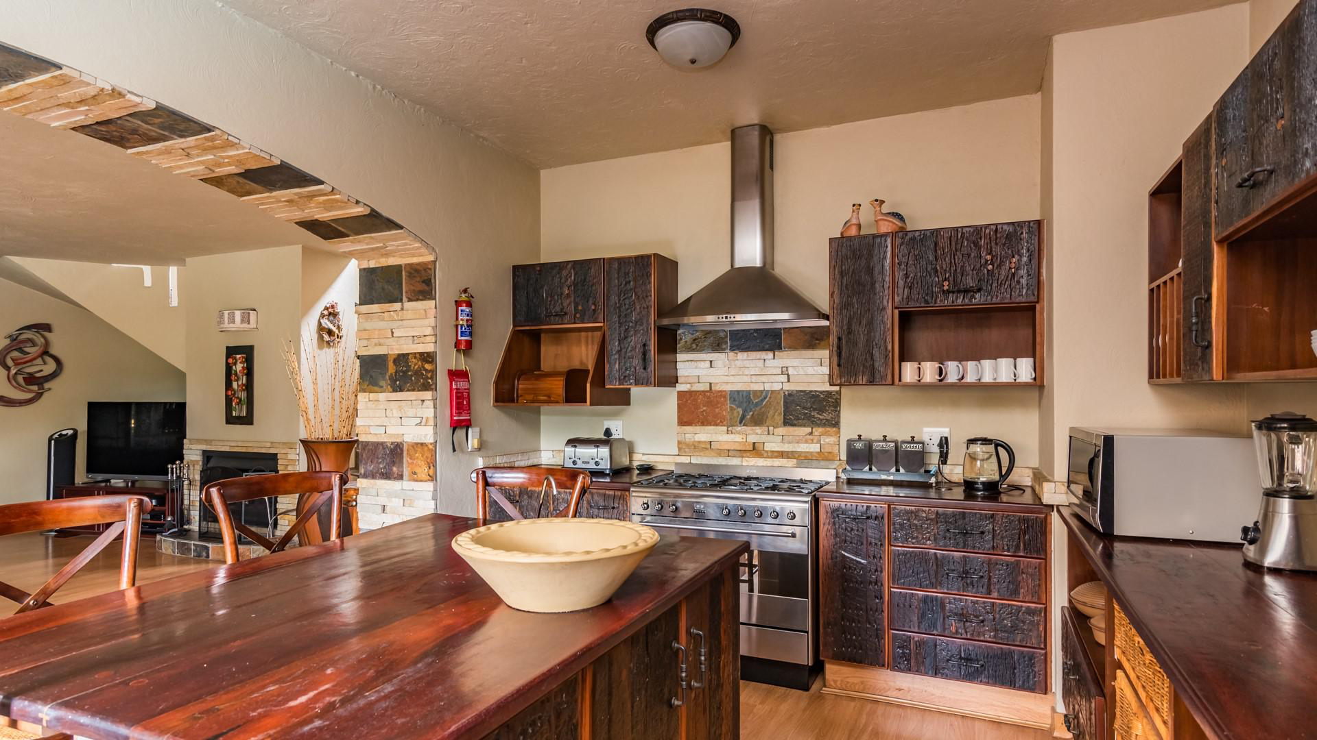 5 Bedroom House For Sale in Featherbrooke Estate, Krugersdorp — image 8