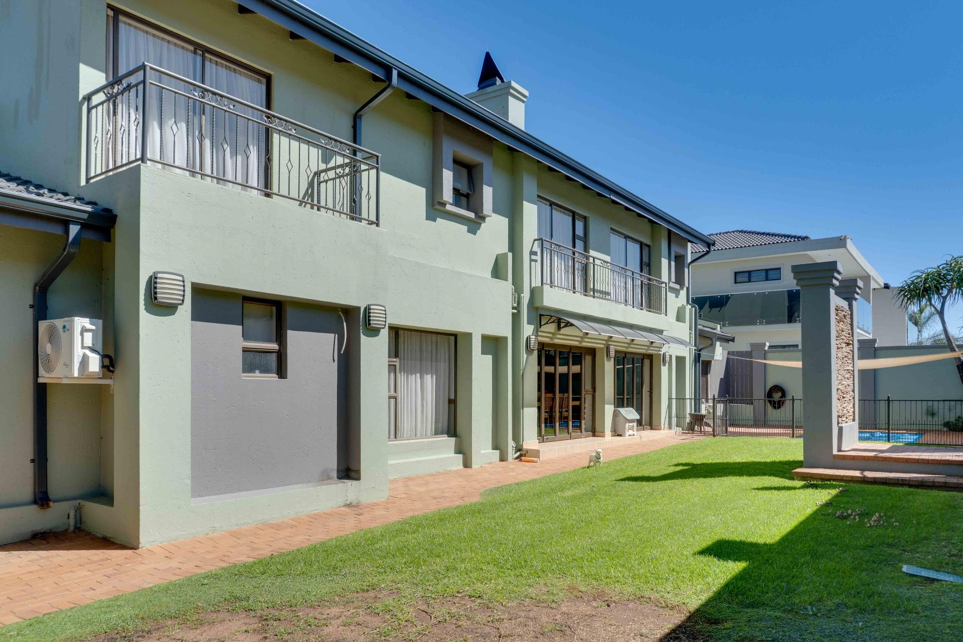 Greenbelt-Facing: The View Behind This Home Will Never Be Built Out | Solar-Powered, 600sqm | Under Roof On A 1,044sqm — image 47