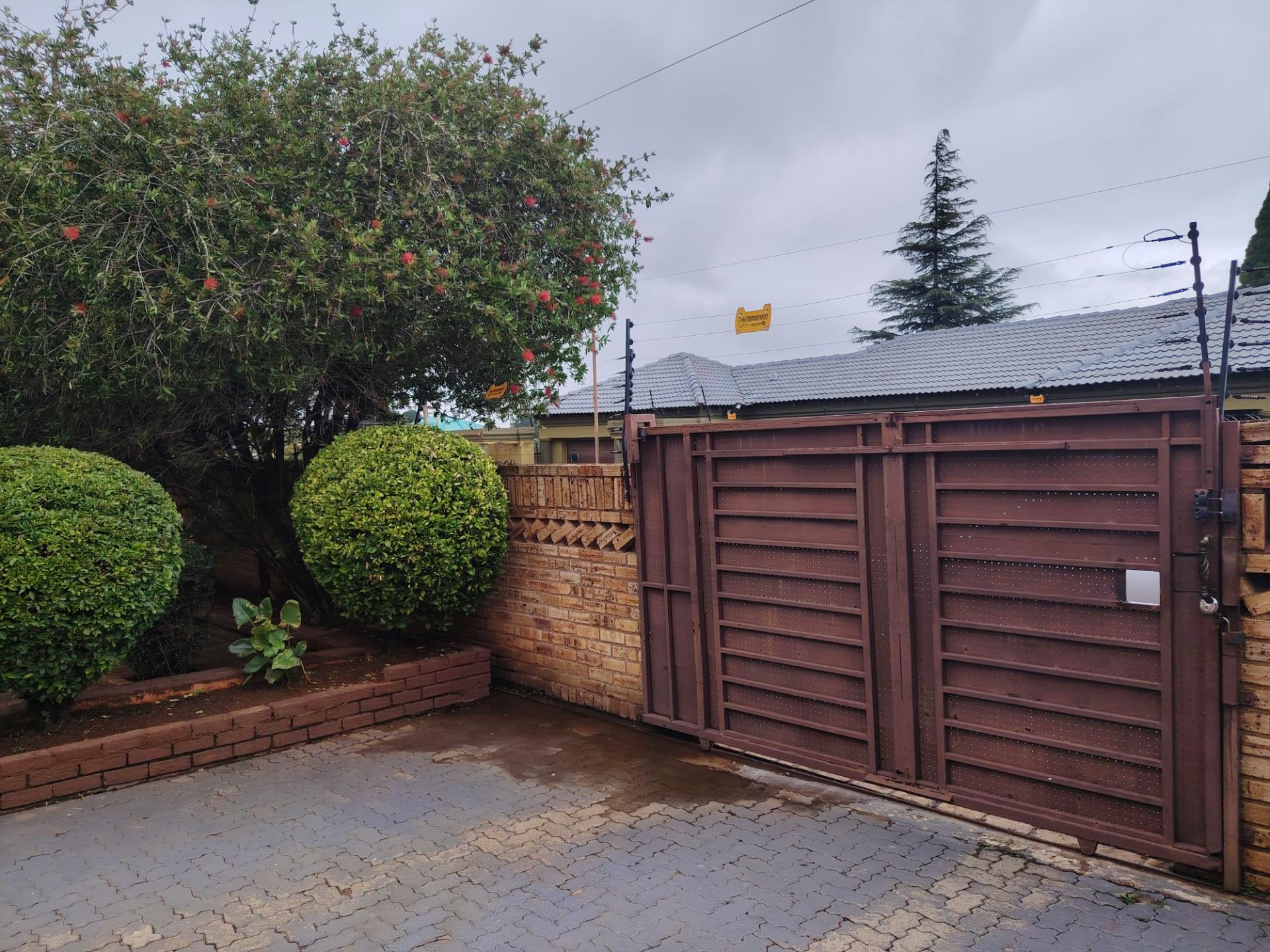 3 Bedroom House To Let in Kagiso, Kagiso — image 24