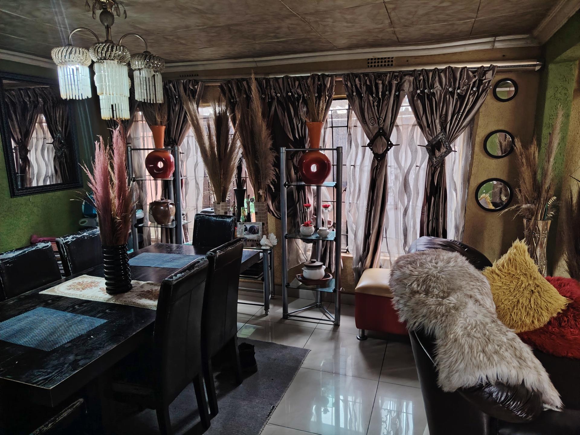 3 Bedroom House To Let in Kagiso, Kagiso — image 7
