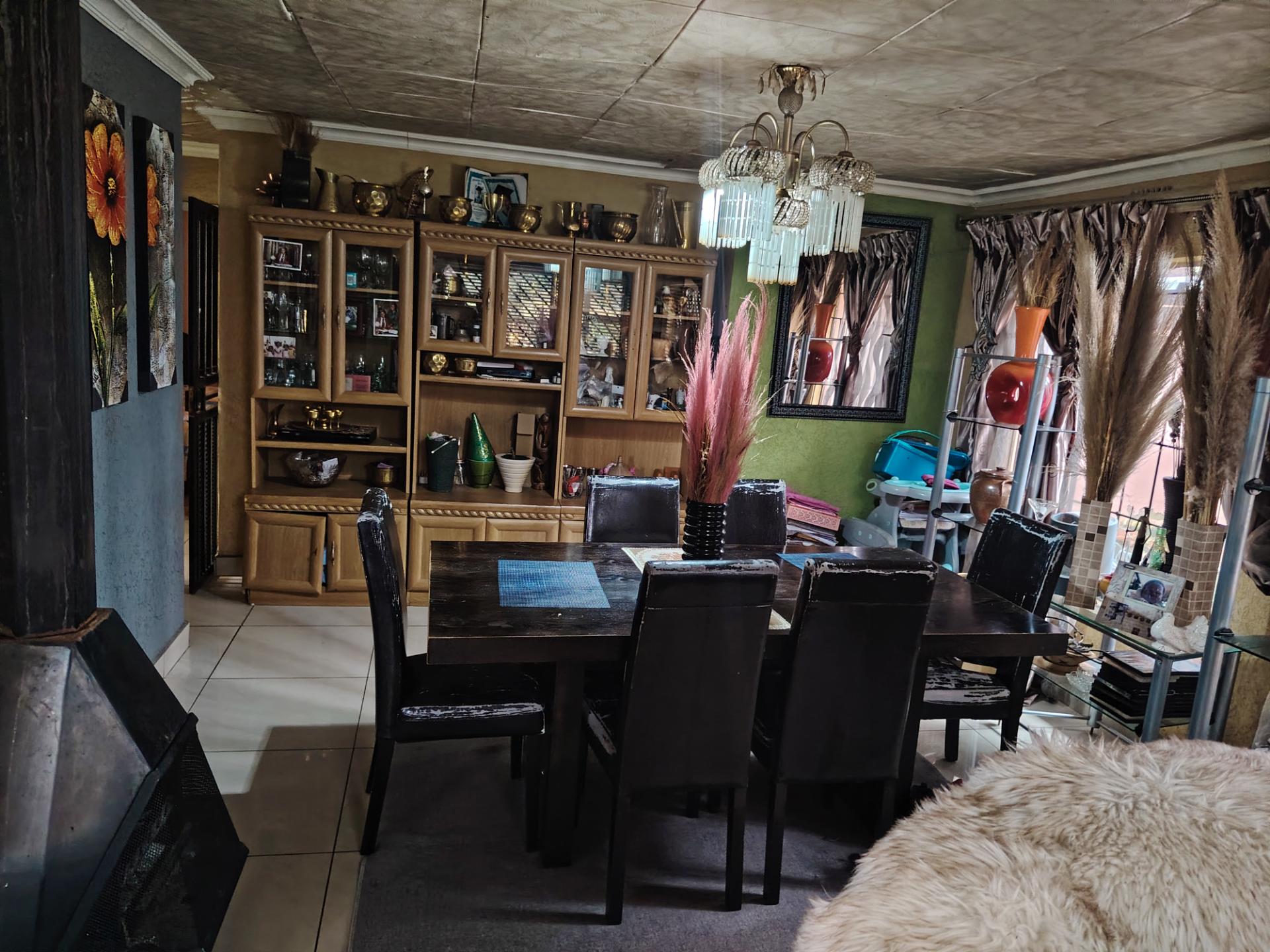3 Bedroom House To Let in Kagiso, Kagiso — image 8