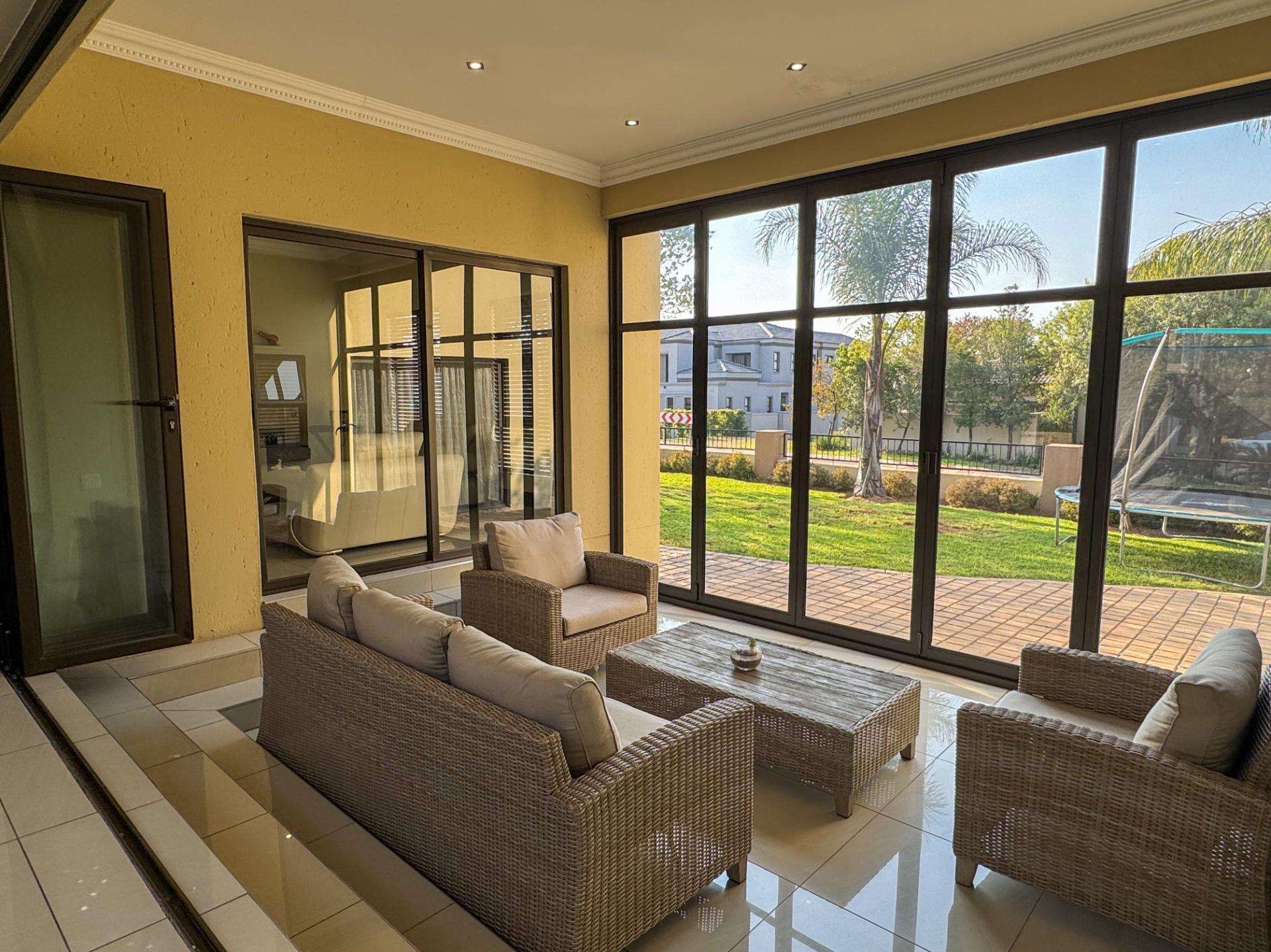 4 Bedroom House For Sale in Blue Valley Golf Estate, Centurion — image 10