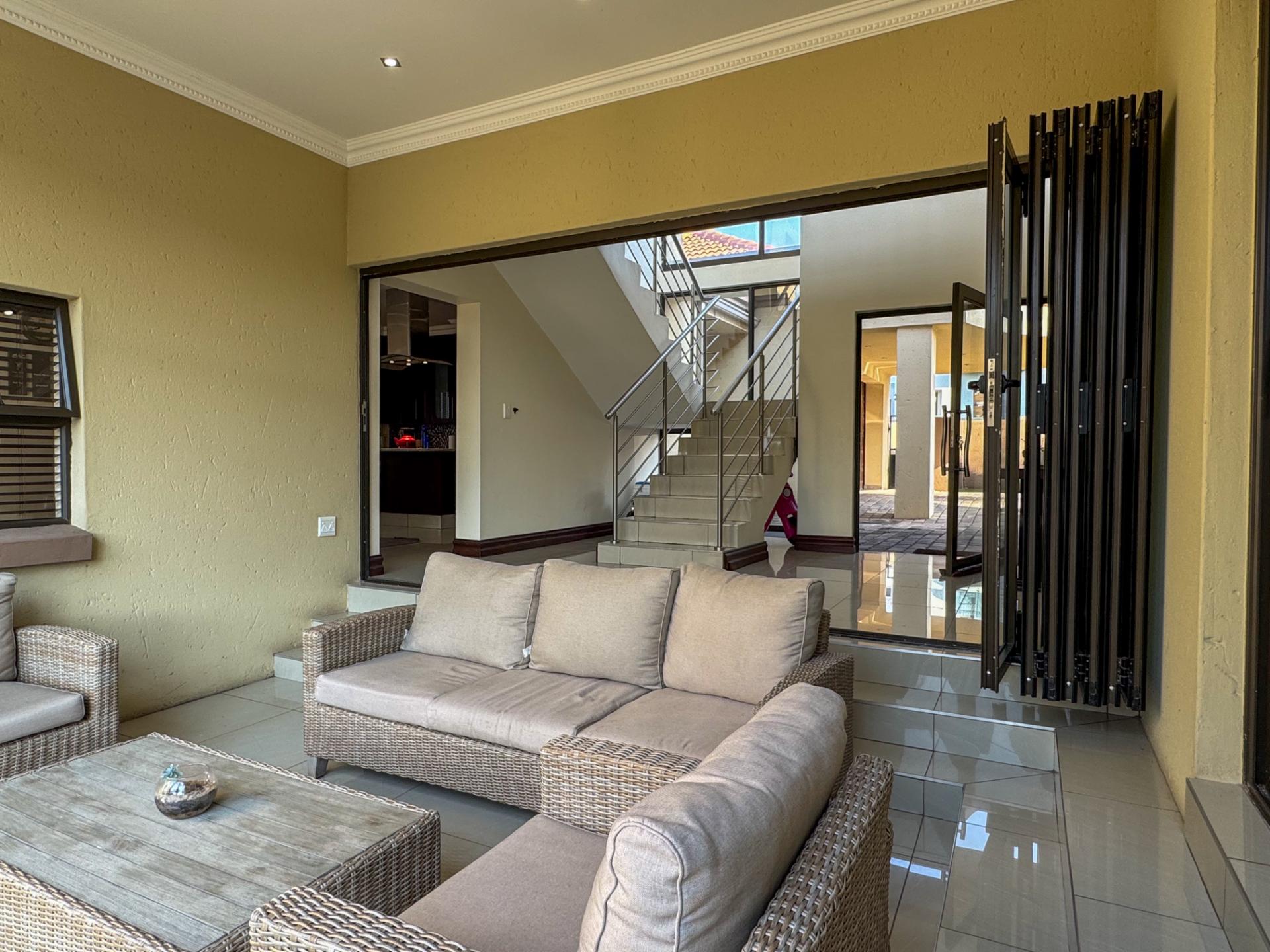 4 Bedroom House For Sale in Blue Valley Golf Estate, Centurion — image 12