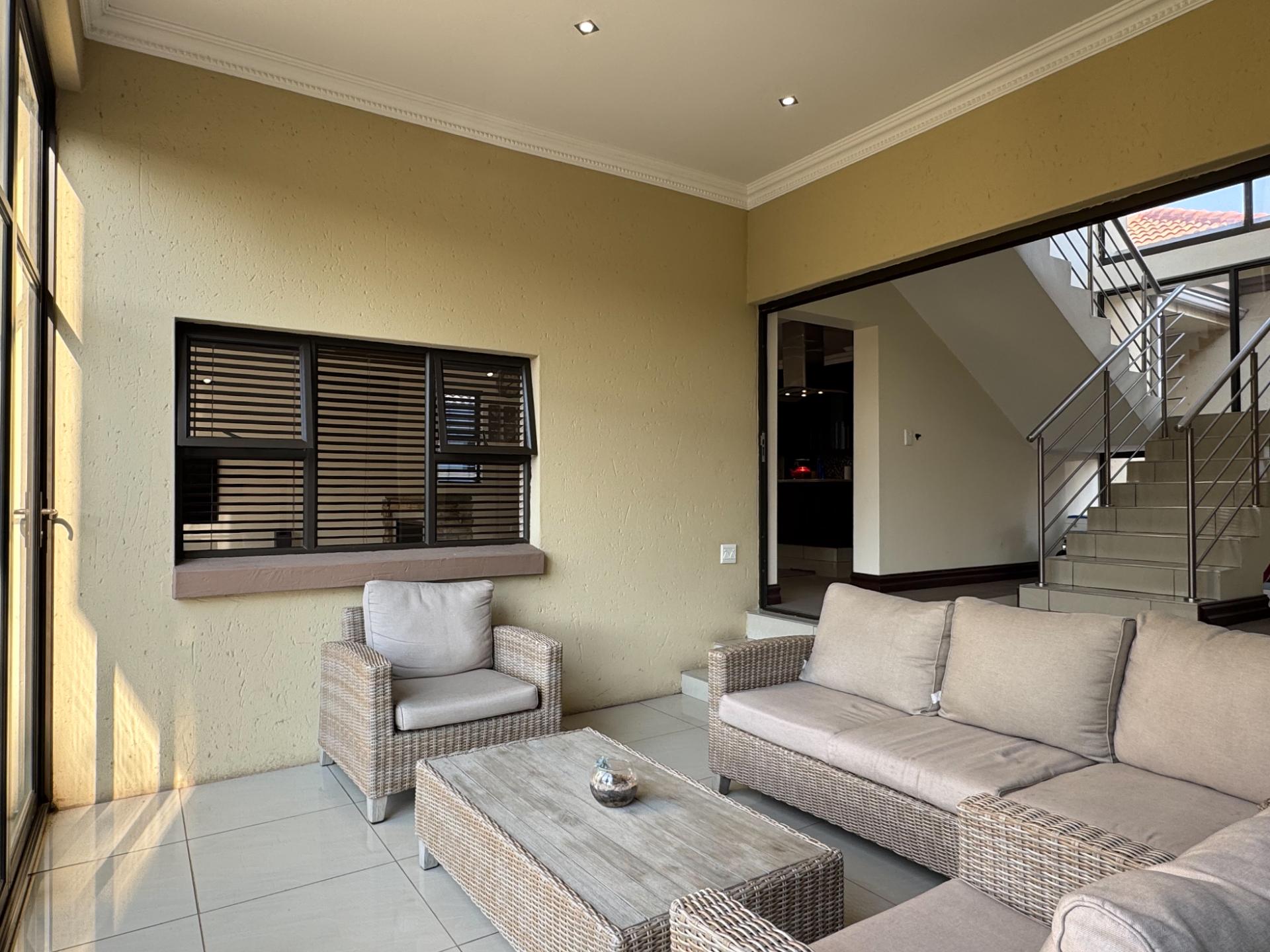 4 Bedroom House For Sale in Blue Valley Golf Estate, Centurion — image 15