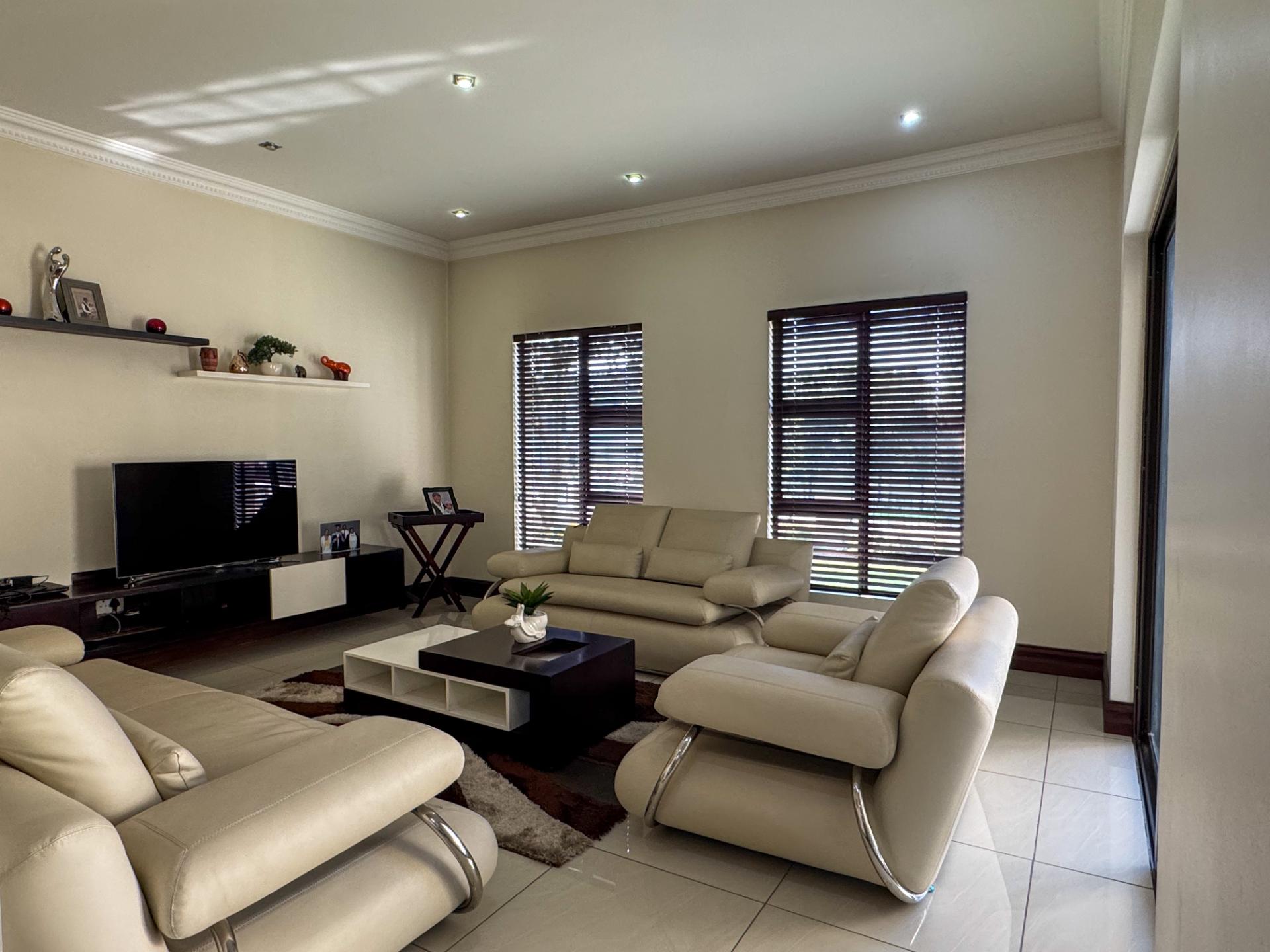 4 Bedroom House For Sale in Blue Valley Golf Estate, Centurion — image 18