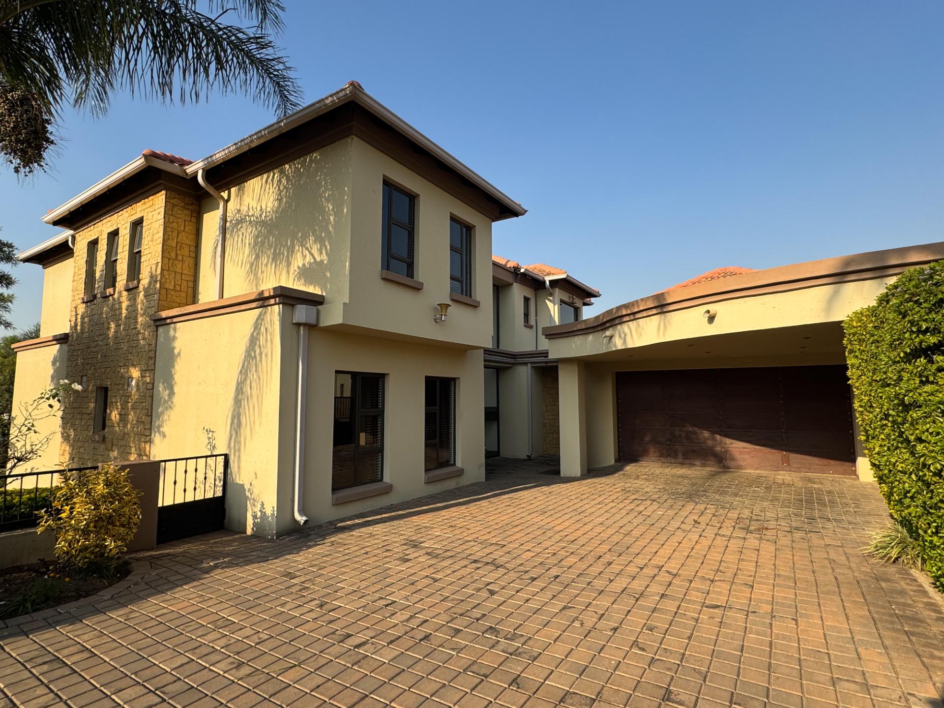 4 Bedroom House For Sale in Blue Valley Golf Estate, Centurion — image 2