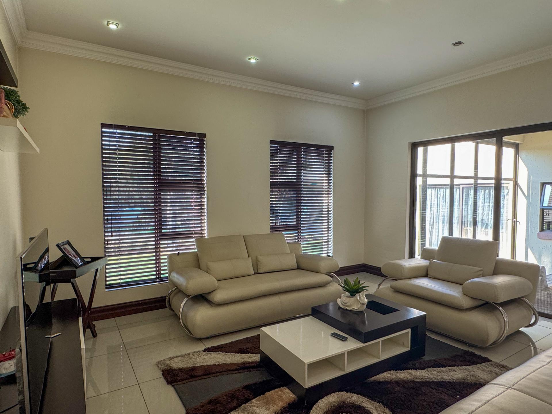 4 Bedroom House For Sale in Blue Valley Golf Estate, Centurion — image 20