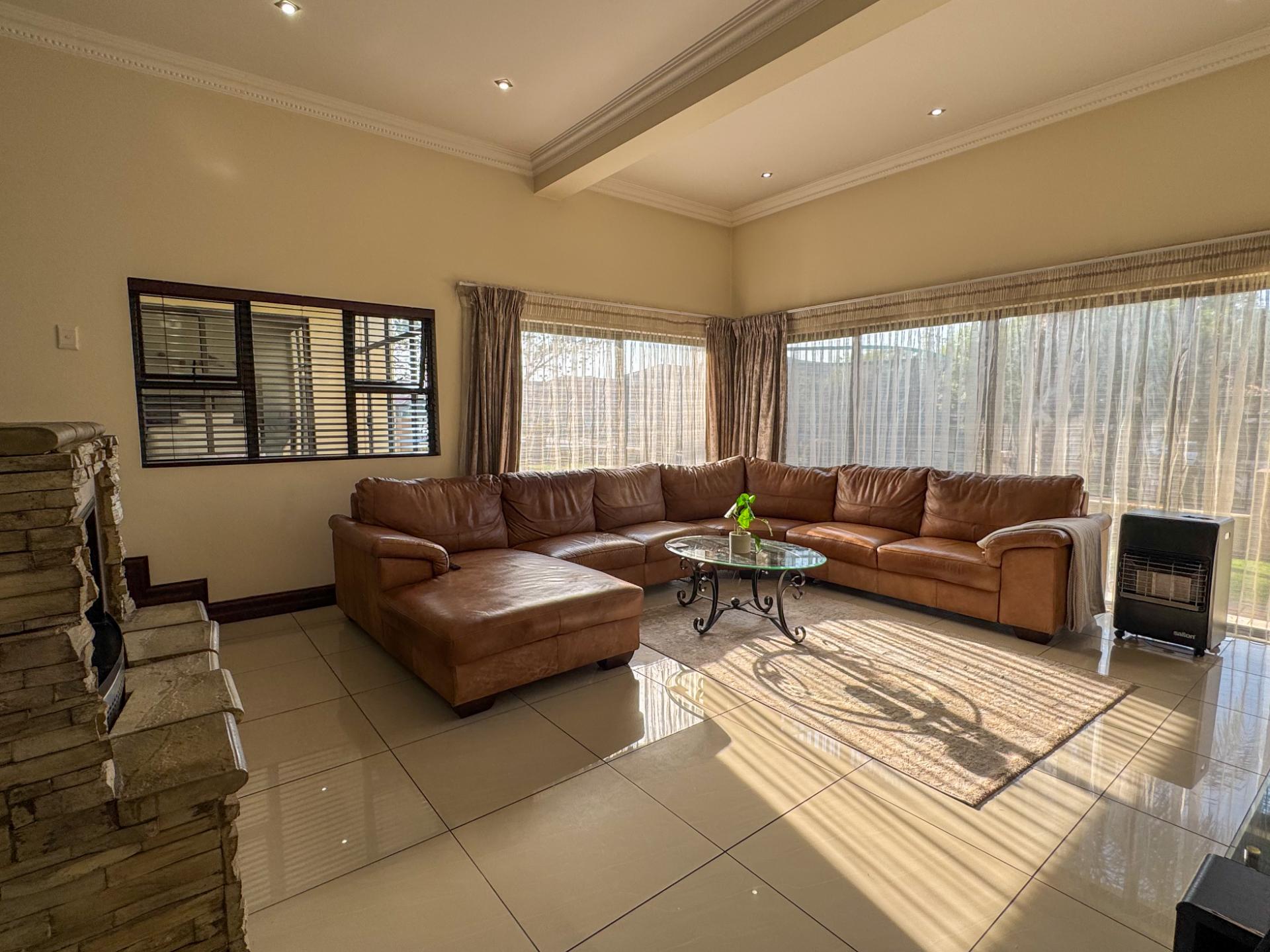 4 Bedroom House For Sale in Blue Valley Golf Estate, Centurion — image 26