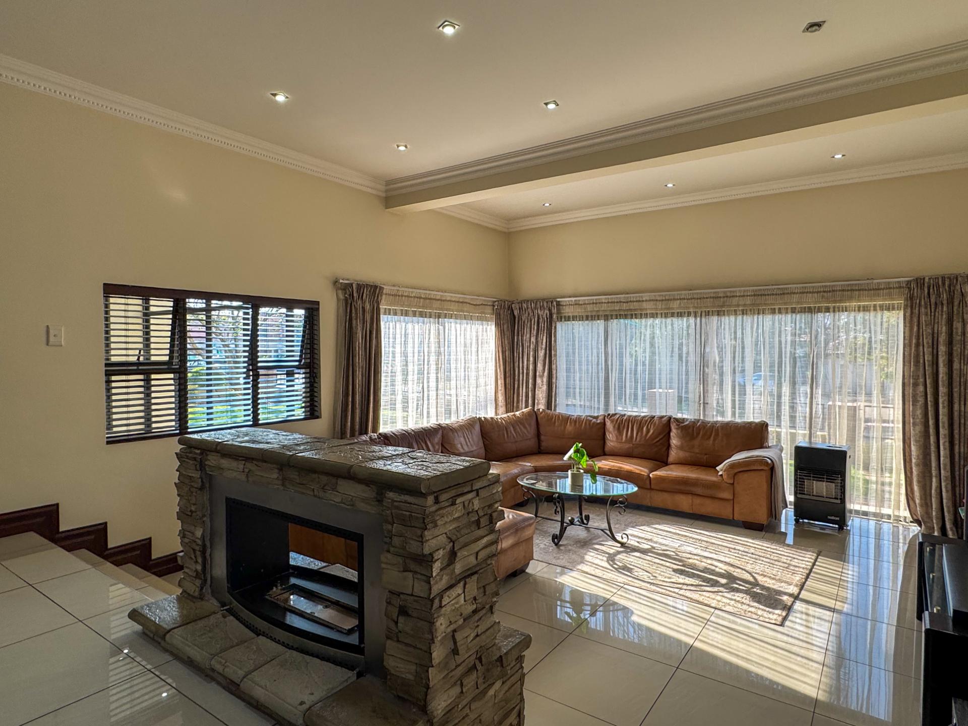4 Bedroom House For Sale in Blue Valley Golf Estate, Centurion — image 29