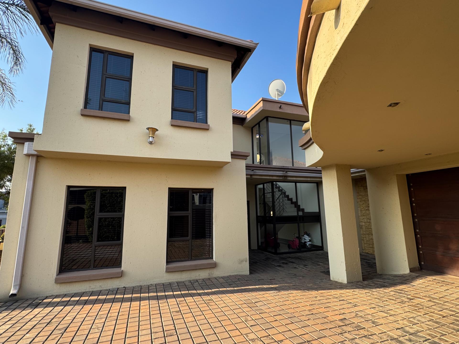 4 Bedroom House For Sale in Blue Valley Golf Estate, Centurion — image 3