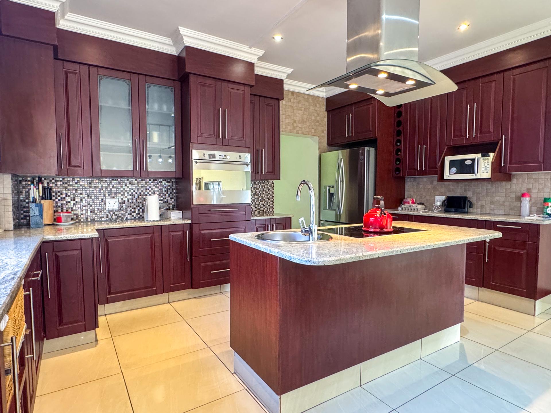 4 Bedroom House For Sale in Blue Valley Golf Estate, Centurion — image 33