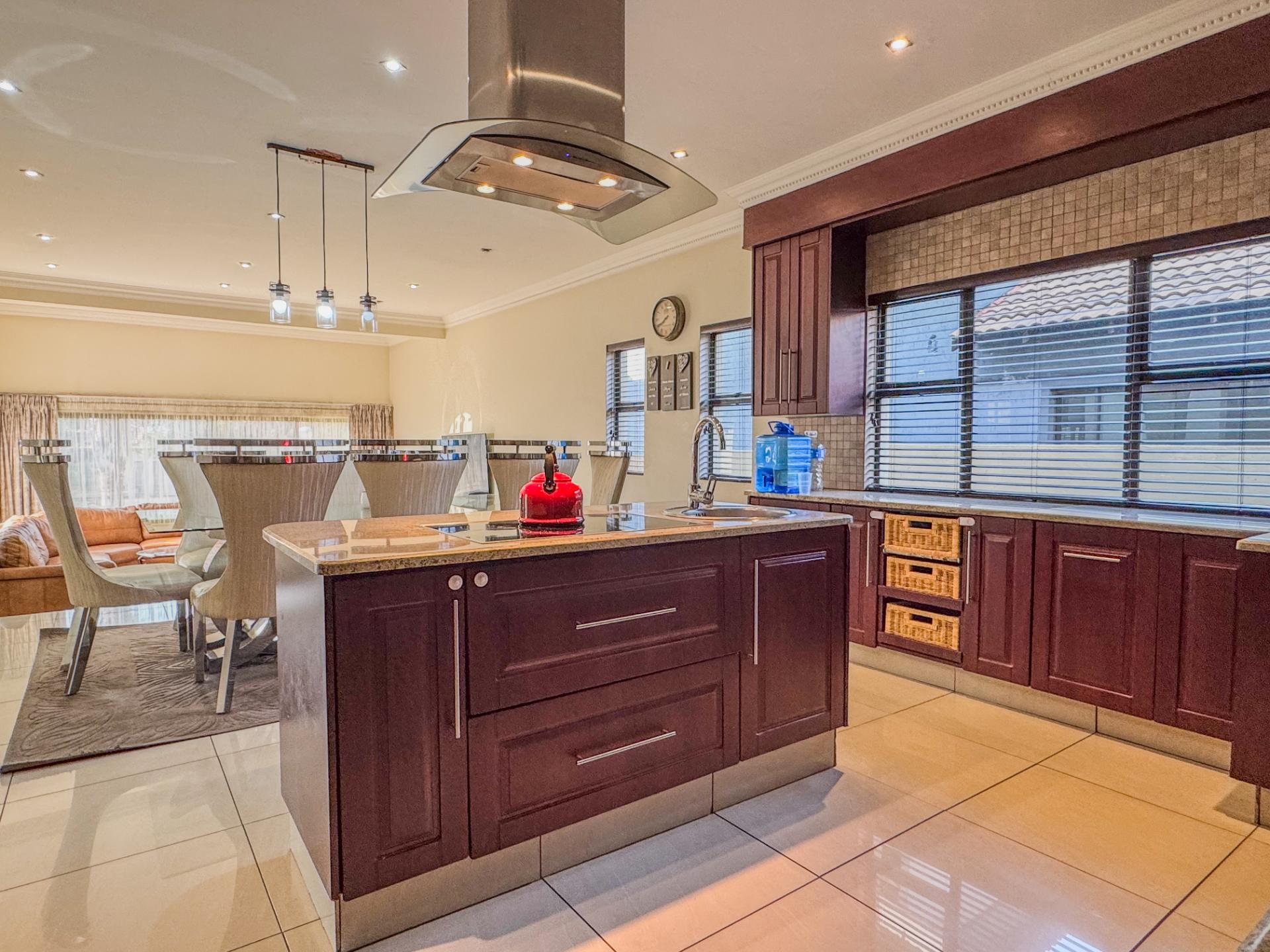 4 Bedroom House For Sale in Blue Valley Golf Estate, Centurion — image 38
