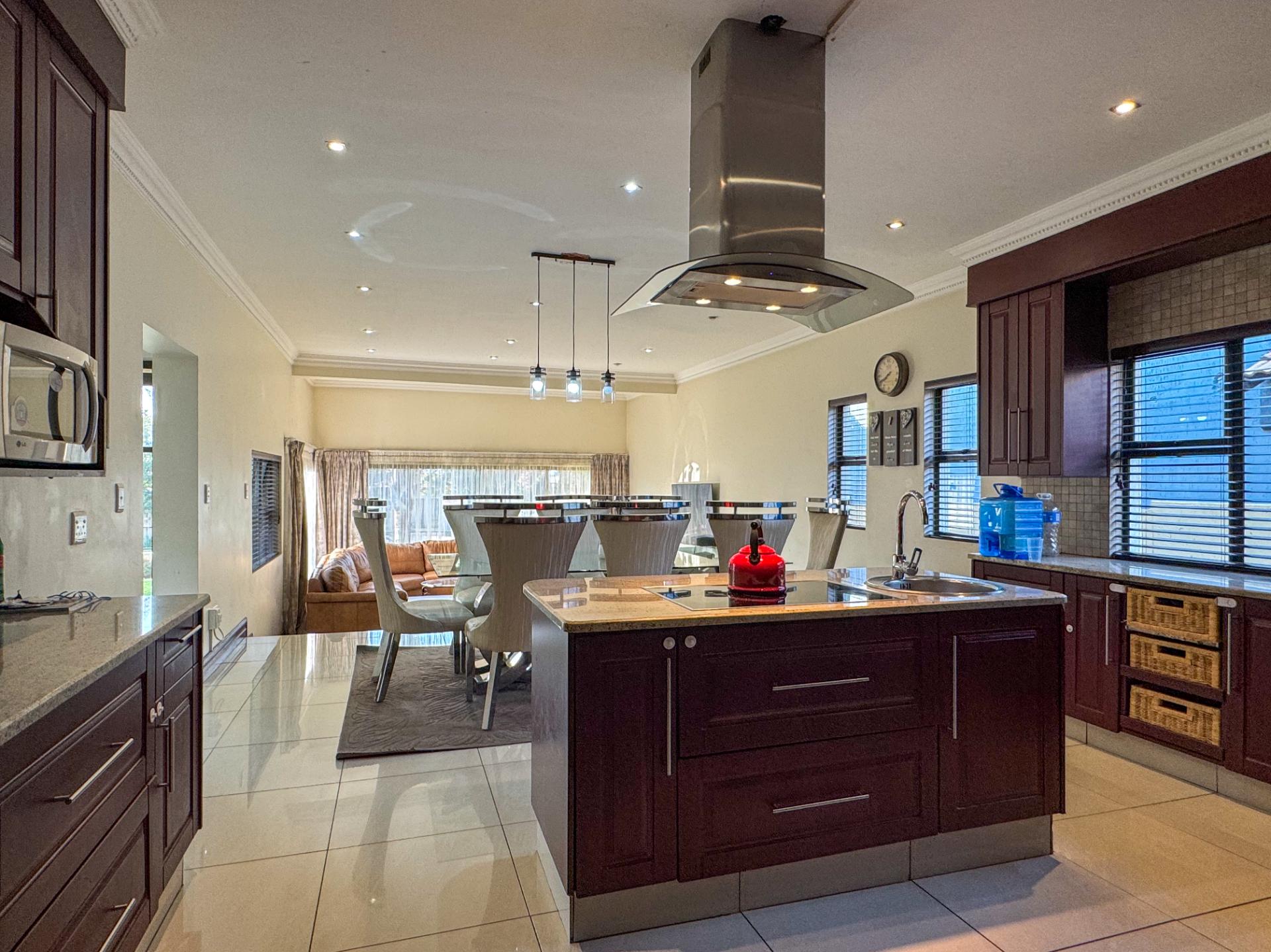4 Bedroom House For Sale in Blue Valley Golf Estate, Centurion — image 40