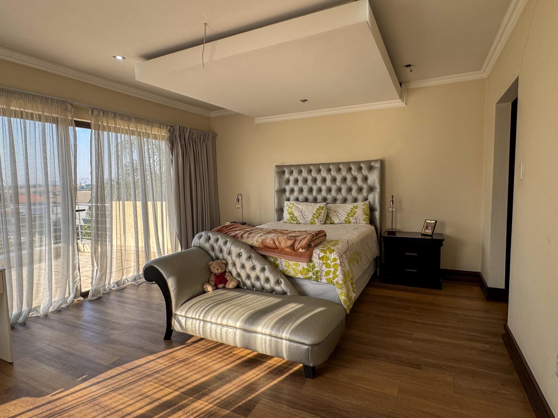 4 Bedroom House For Sale in Blue Valley Golf Estate, Centurion — image 42