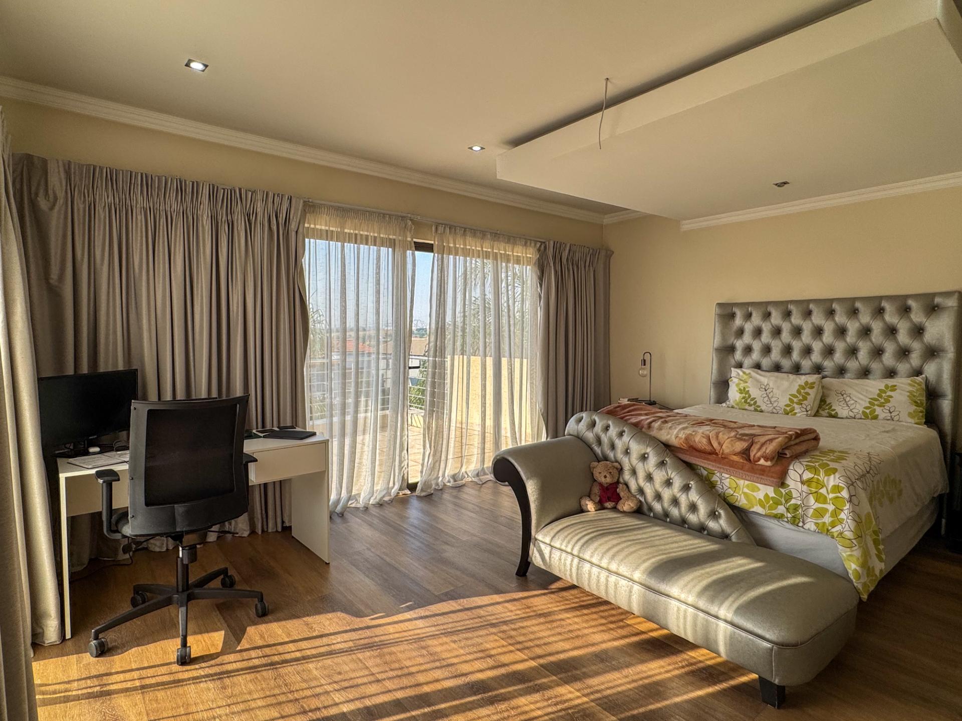 4 Bedroom House For Sale in Blue Valley Golf Estate, Centurion — image 43