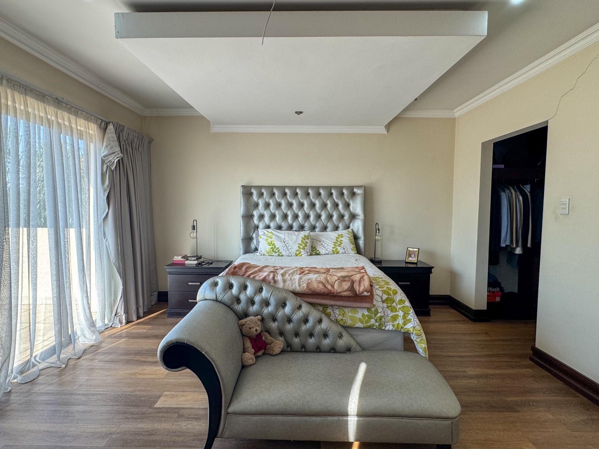 4 Bedroom House For Sale in Blue Valley Golf Estate, Centurion — image 44