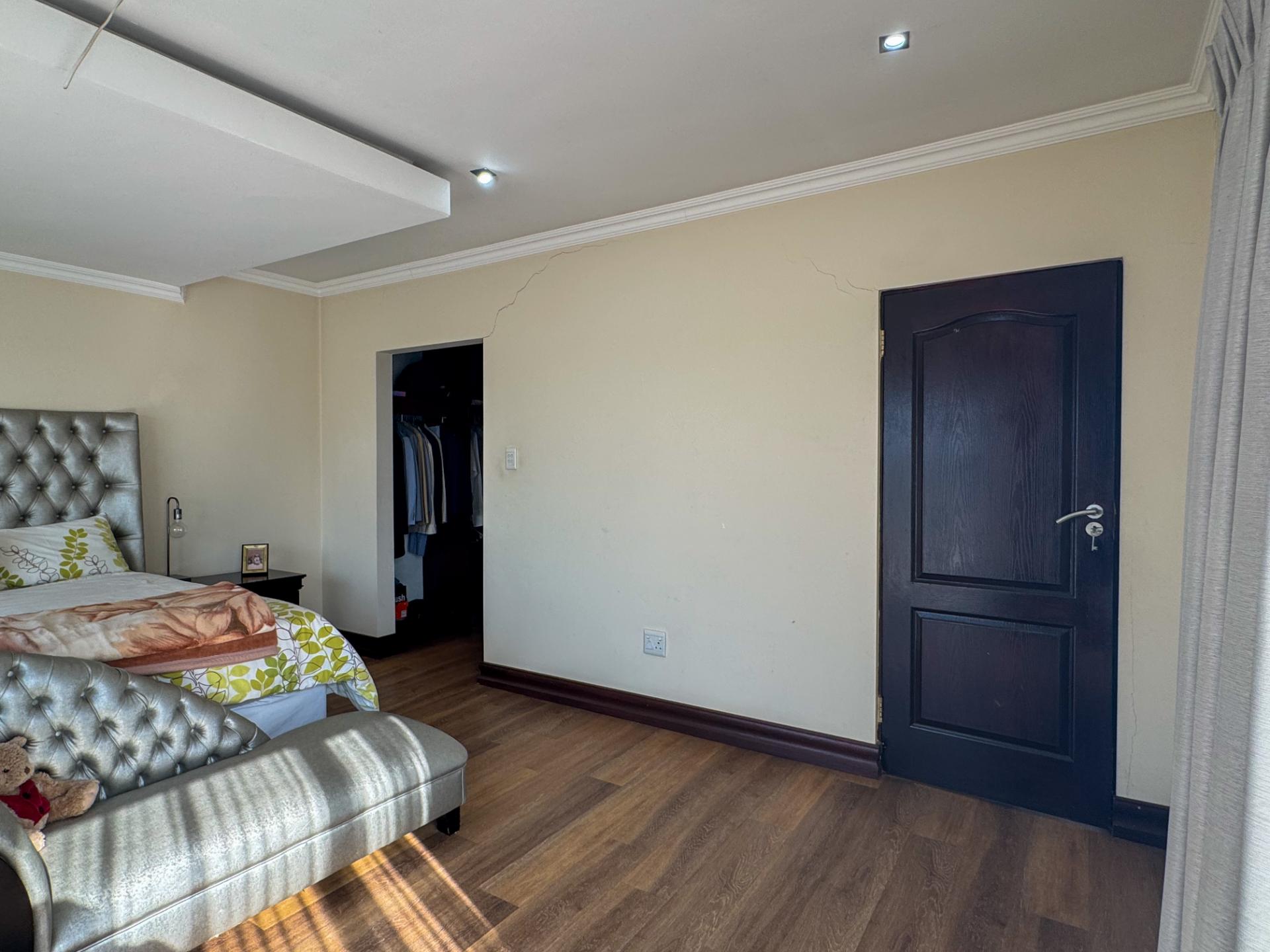 4 Bedroom House For Sale in Blue Valley Golf Estate, Centurion — image 45