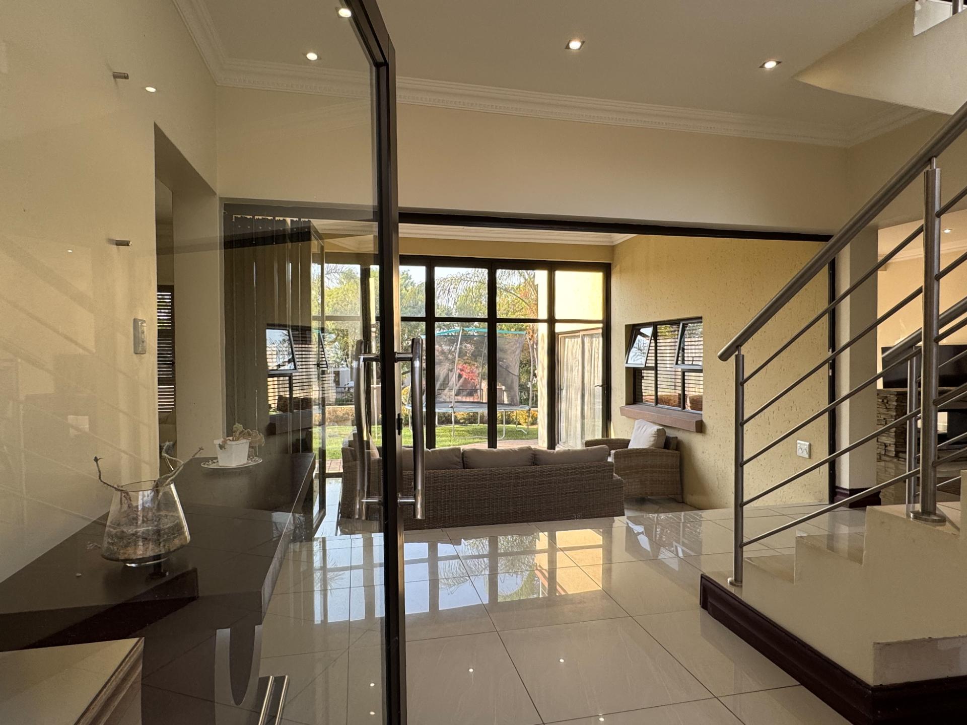 4 Bedroom House For Sale in Blue Valley Golf Estate, Centurion — image 6