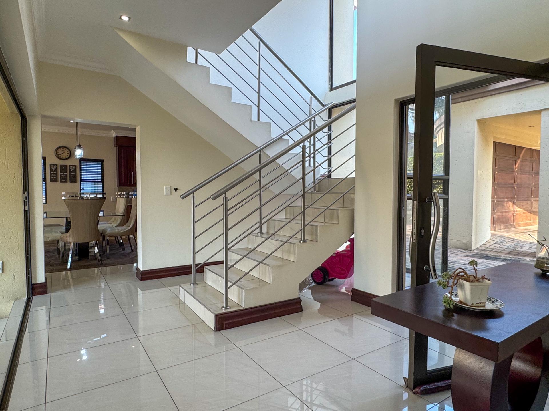 4 Bedroom House For Sale in Blue Valley Golf Estate, Centurion — image 7
