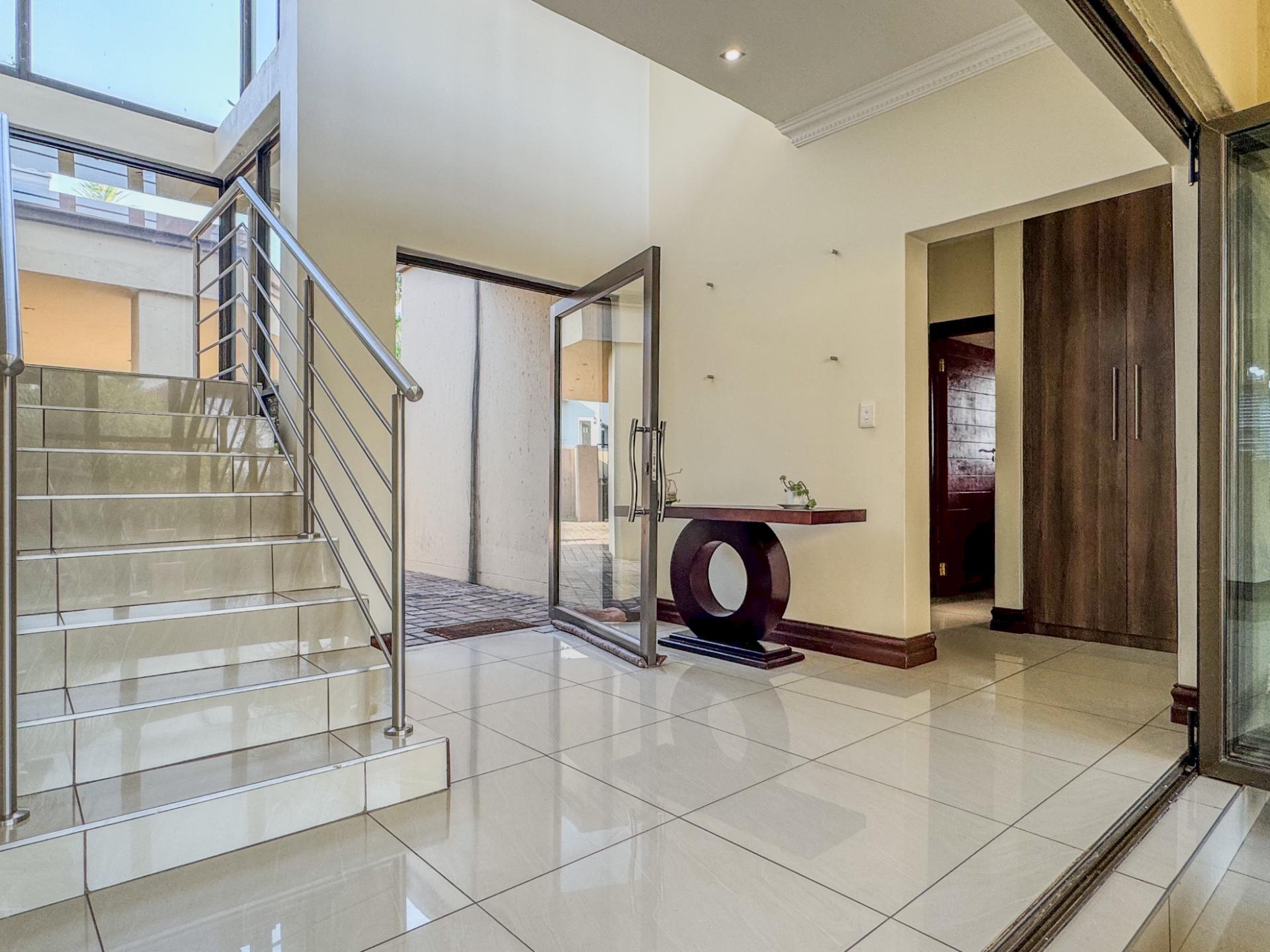 4 Bedroom House For Sale in Blue Valley Golf Estate, Centurion — image 8