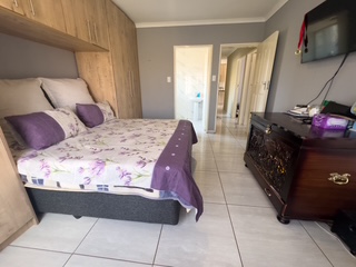  3-Bedroom Family Home with Spacious Yard For Sale in Westonaria — image 18