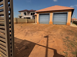  3-Bedroom Family Home with Spacious Yard For Sale in Westonaria — image 4