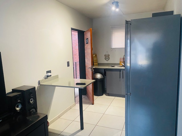 2 Bedroom Apartment / Flat For Sale in Jabulani, Soweto — image 3