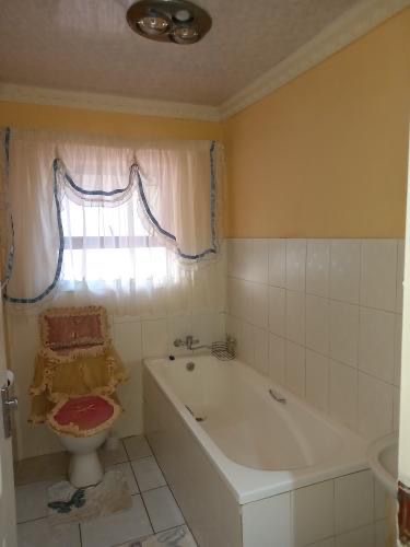 4 Bedroom House For Sale in Aliwal North, Aliwal North — image 13